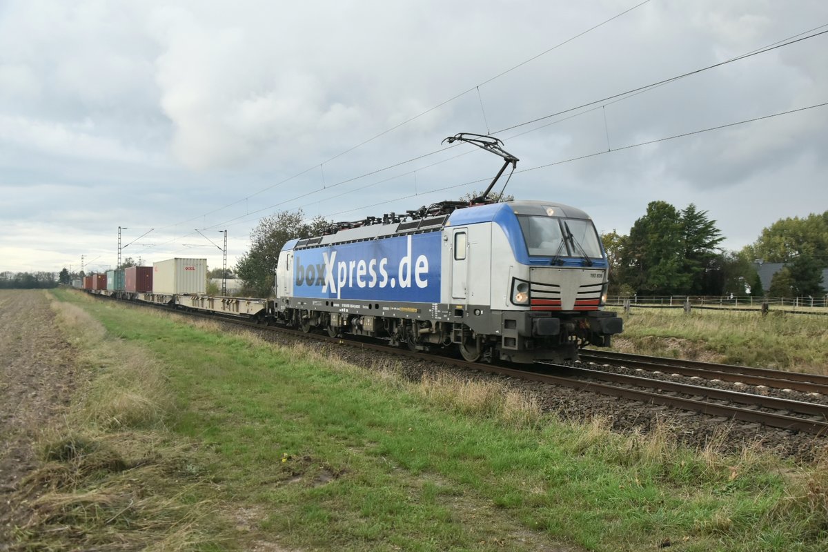 Boxxxpress 193 836 mit einem KLV bei Kaarst Broicherseite gen Süden fahrend am Einheitstag 2019
