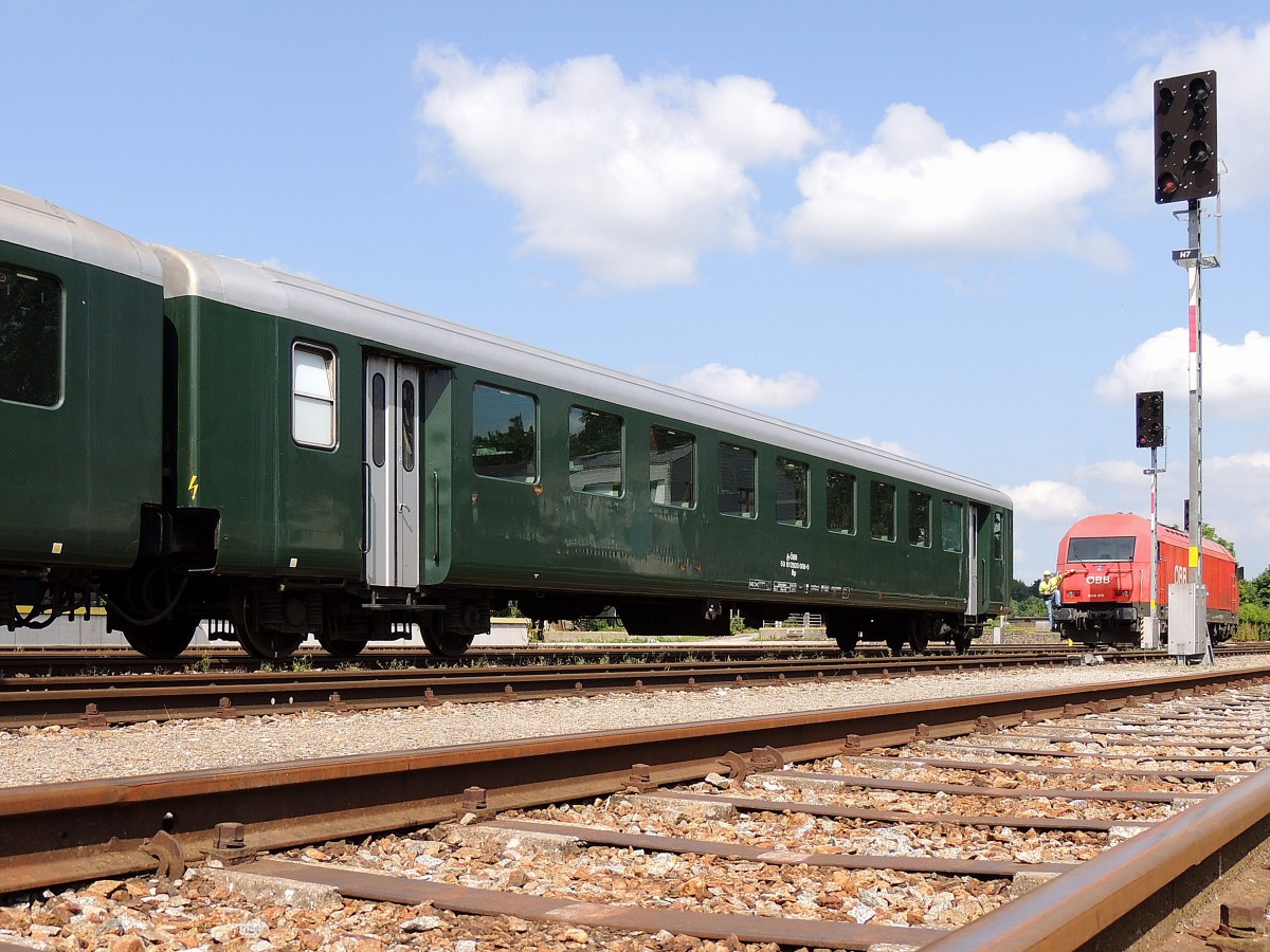 Bp 50 81 2935 008-0 wird von Hercules(2016 070) am Bhf. Ried abgeholt; 120621