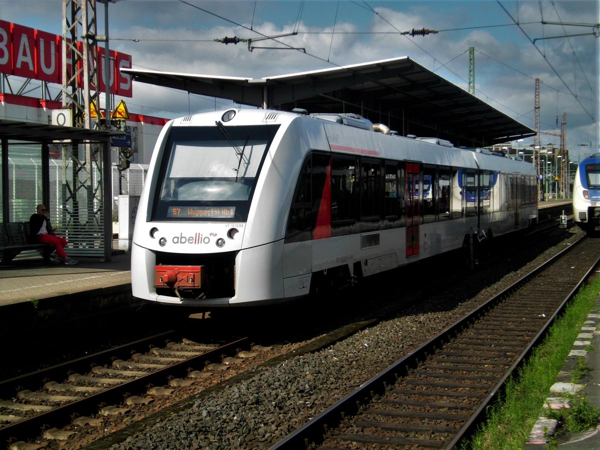 BR 0 648 als S7 nach Wuppertal Hauptbahnhof im Bahnhof Wuppertal-Oberbarmen.(13.07.2017) 	
