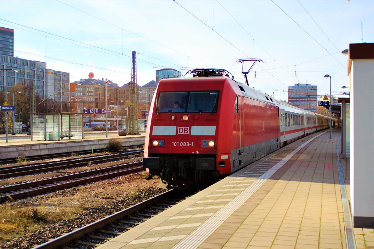BR 101 089-1 mit dem EC113 nach Klagenfurt, bereit zur Abfahrt aus dem Mnchener Ostbahnhof.