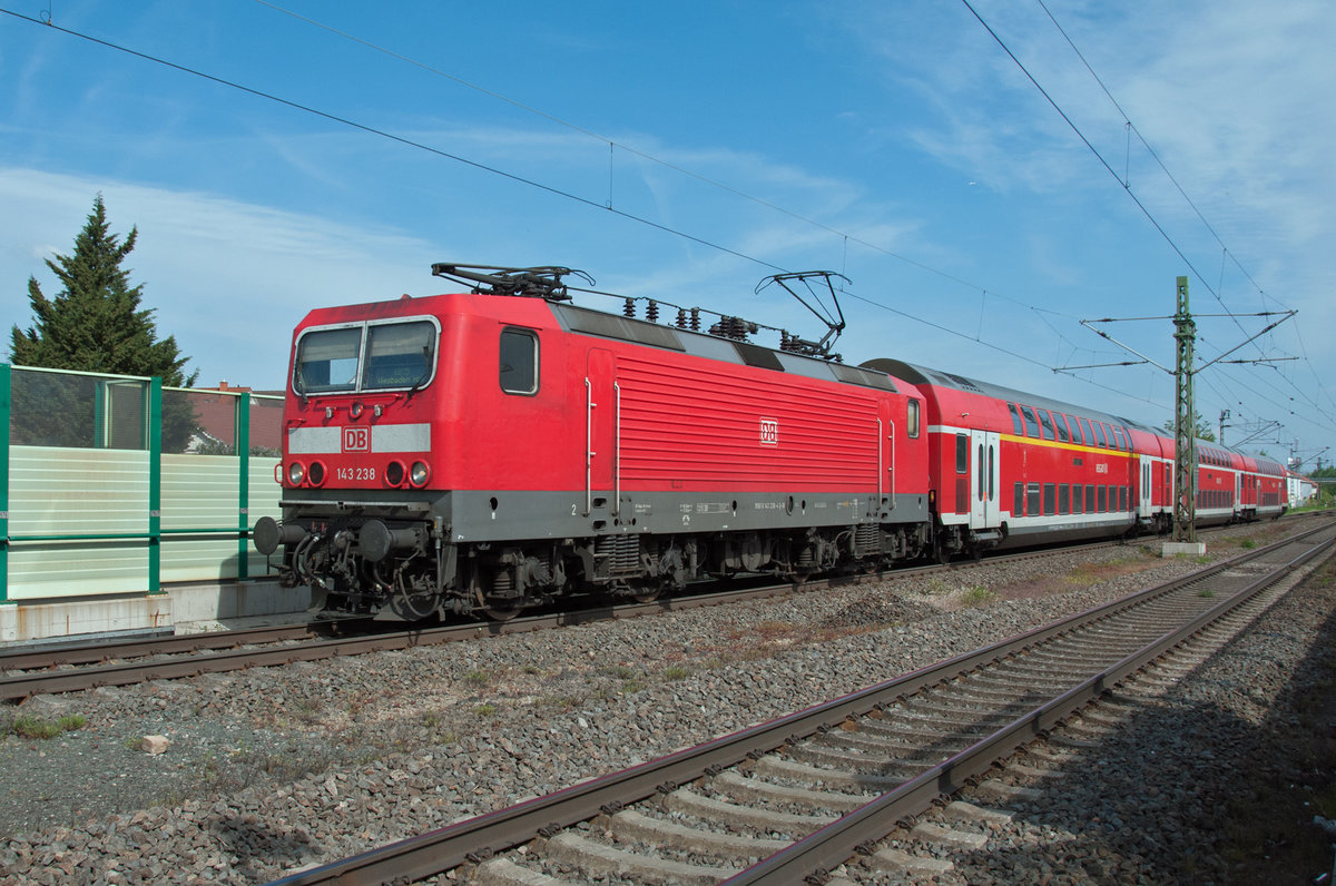 BR 143 384 pulls RB 75 through Nauheim towards Wiesbaden on 09 May 2016.