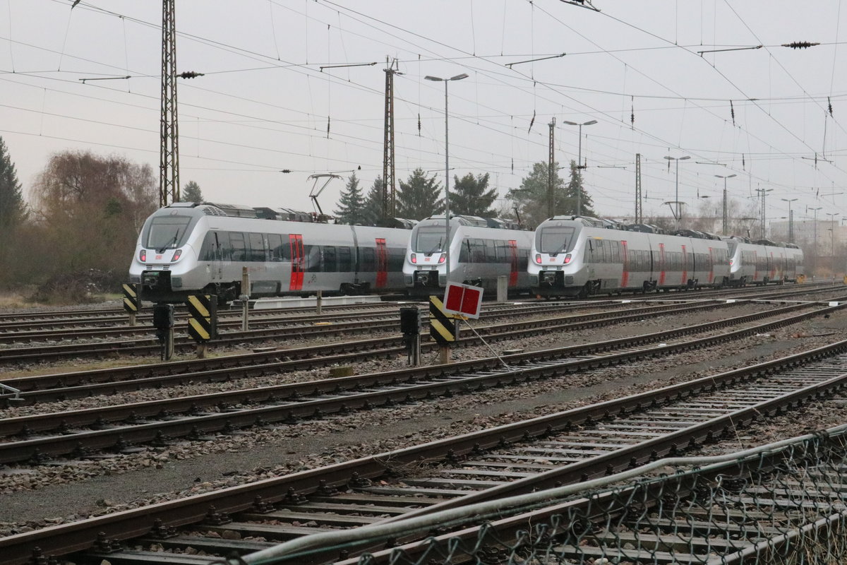 BR 1442 des MDSB-Netz II abgestellt im Bahnhof Halle-Nietleben. Aufgenommen von der Heidestraße Halle (Saale). [18.12.2016]