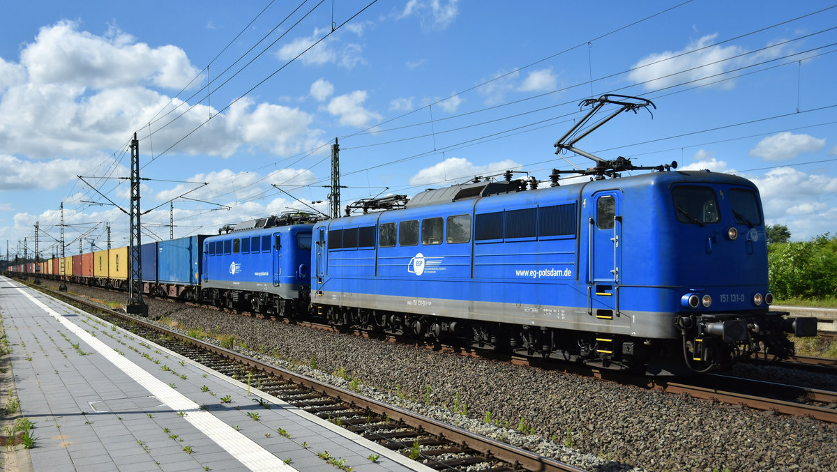 BR 151 und BR 140 (151 131-0, 140 621-4) in Doppeltraktion der EGP (Eisenbahngesellschaft Potsdam) bei der Durchfahrt am Bahnhof Büchen. 26.06.2017