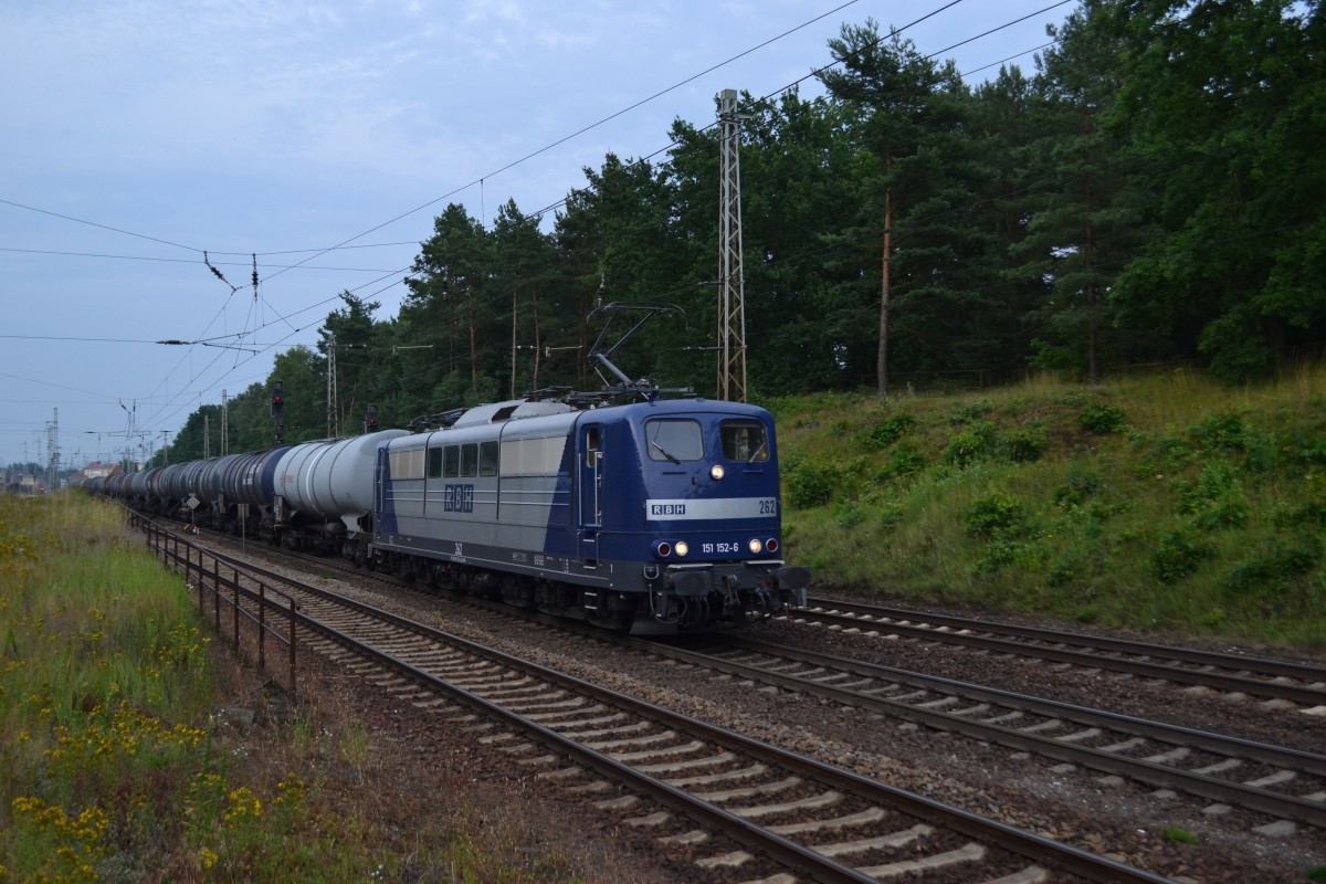 BR 151 RBH Ausfahrt aus dem Bahnhof Eberswalde kurz hinter dem Stellwerk R 1 am 08.07.2014
