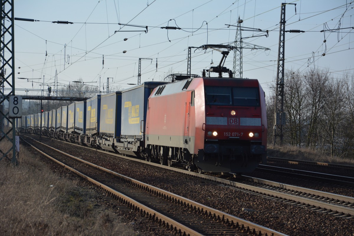 BR 152 (152 071-7) zieht am 18.02.2015 einen Güterzug in Richtung Genshagen. Aufgenommen am Bahnhof Saarmund.
