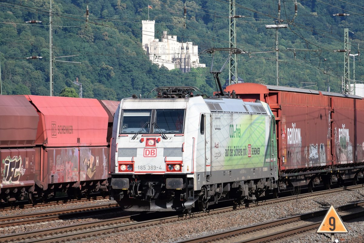 BR 185 389-4 (DB Schenker, Audi Logistik) am 21.06.2018 bei der Einfahrt in Oberlahnstein.