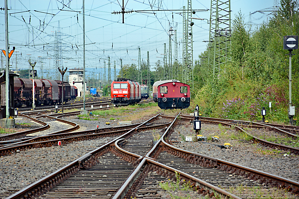 BR 185, E 40, Köf usw., abgestellt vor`m Zaun des DB-Museums Koblenz-Lützel - 11.09.2016