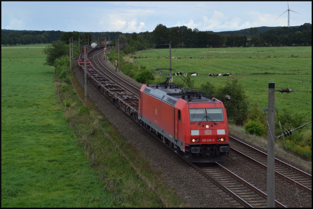 BR 185 zieht Güterzug aus Maschen Rbf. Das Bild wurde in Ramelsloh geschossen am 29.05.15