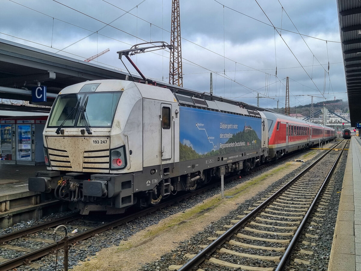 BR 193 247 mit dem IRE 200 nach Wendlingen (Neckar) in Ulm Hbf, 06.01.2023.