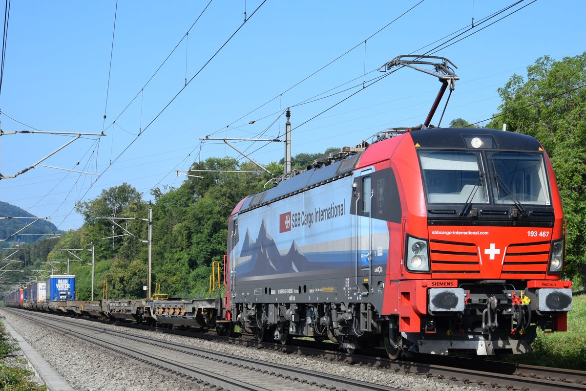 BR 193 467  Brig  zieht am 02.08.2018 bei Umiken AG ihren Güterzug in Richtung Brugg.