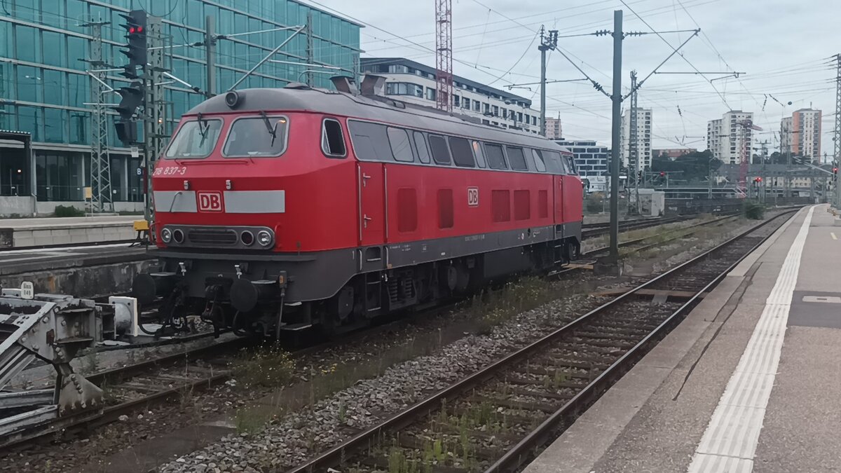 BR 218 387-3 am Abend des 19.9.2021 abgestellt in Stuttgart Hbf