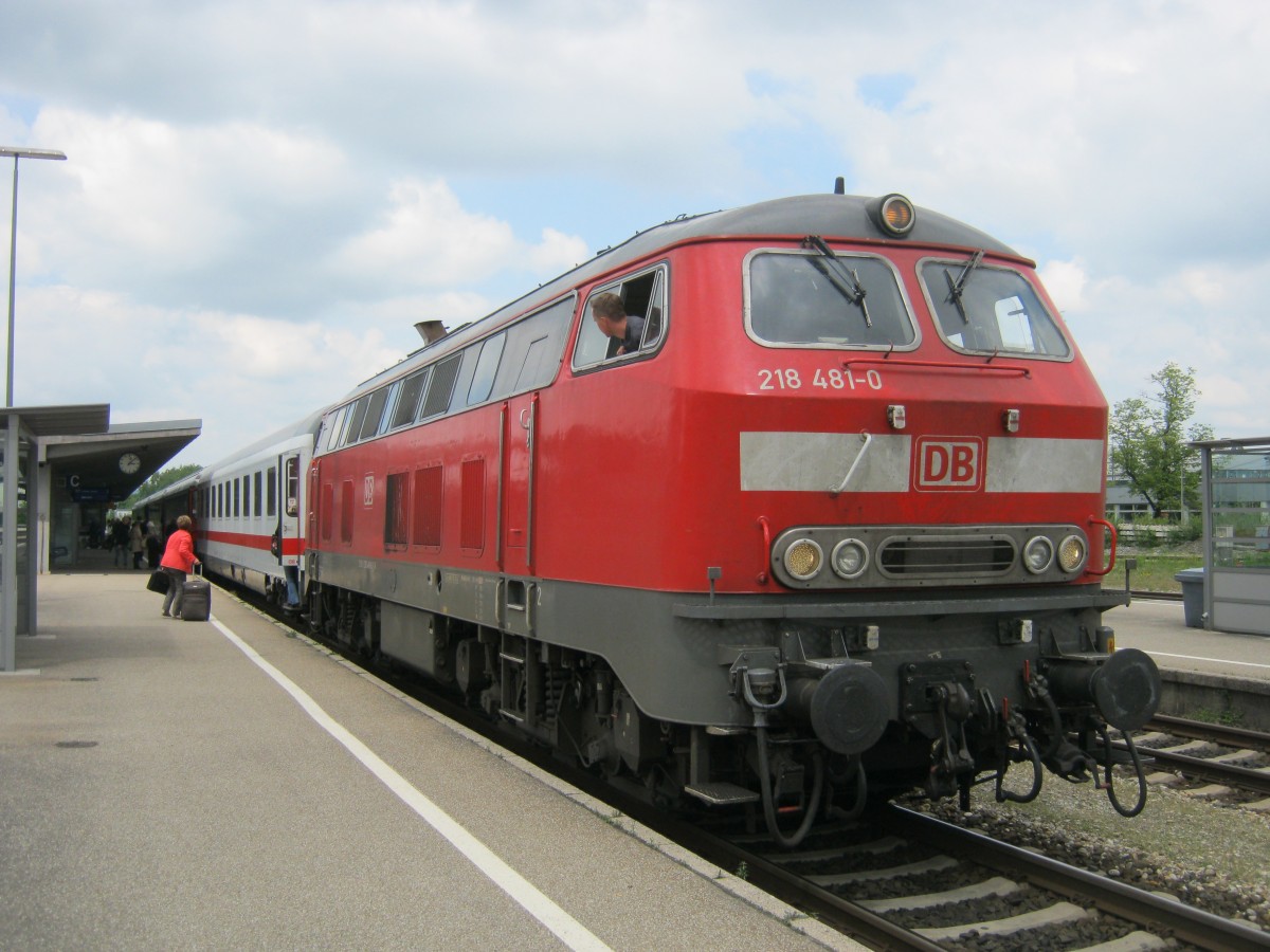 BR 218 481-0 in Kempten mit ihrem IC Nebelhorn richtung Oberstdorf am 27.05.2015