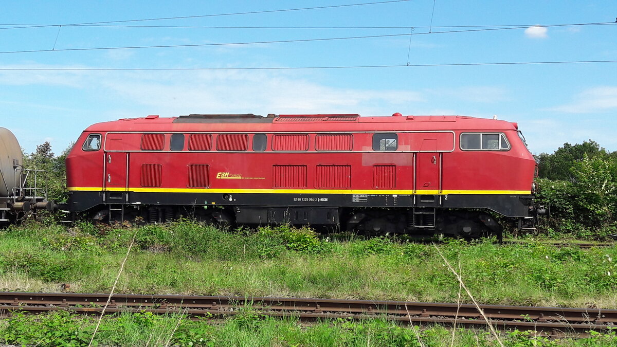 BR 225 094-2 der EBM abgestellt in Moers Rheinkamp am 15.08.2021