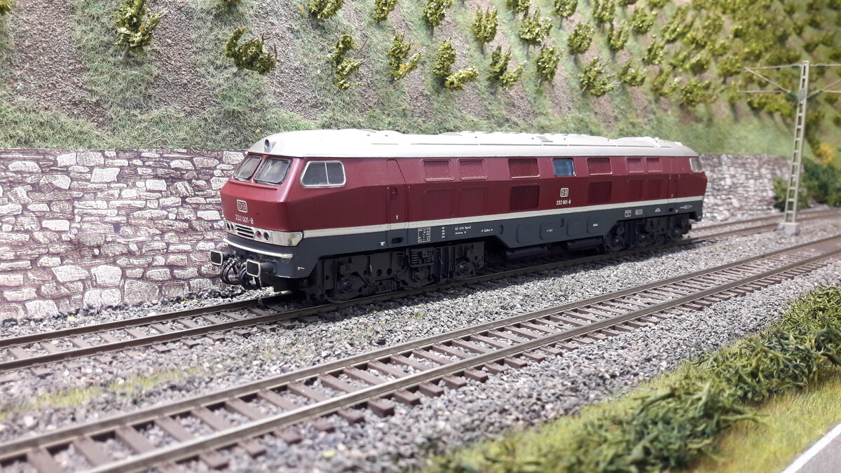 BR 232 001-8 erwischt an den Weinbergen in Harrstadt, Modell Rivarossi ab BJ 1971,
nachdigitalisiert , für die Zeit ein sehr schönes Modell