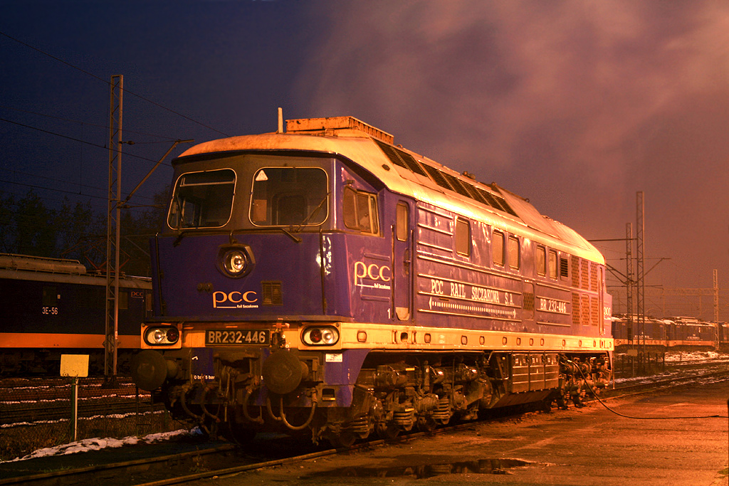 BR 232 446 during the refueling. Sosnowiec Jęzor (15.10.2009)