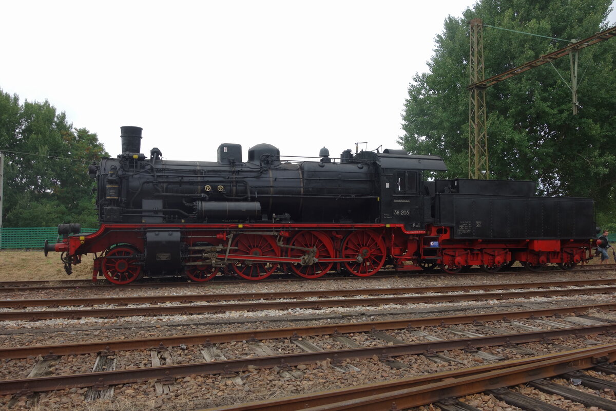 BR 38 205 des Sächsischen Eisenbahnmuseums in Chemnitz-Hilbersdorf. Diese Lokomotive wurde am 20. August 2022 vor dem Stellwerk A gesichtet und ist leider nicht betriebsfähig.