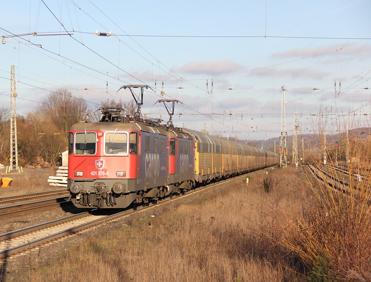 BR 421 Doppeltraktion (zuvorderst 421 376) mit einem ARS-Autotransportzug in Fahrtrichtung Süden. Aufgenommen am 12.01.2014 in Eichenberg.