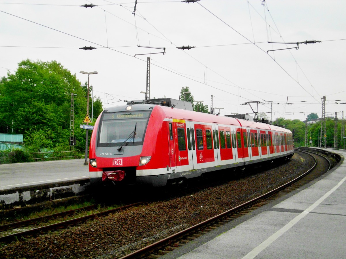 BR 422 als S9 nach Oberhausen Hauptbahnhof im Hauptbahnhof Mülheim an der Ruhr.(26.4.2014)
