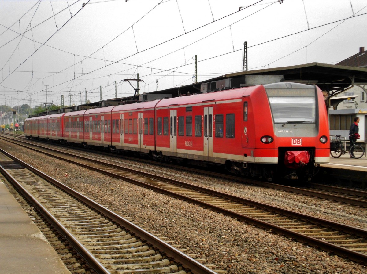 BR 425 als RB48 nach Wuppertal Hauptbahnhof im Hauptbahnhof Solingen.(22.9.2014) 
