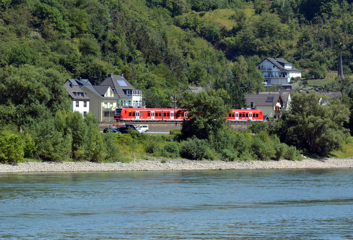 BR 426 am gegenüberliegenden Rheinufer (Erpel) von Remagen - 05.08.2015