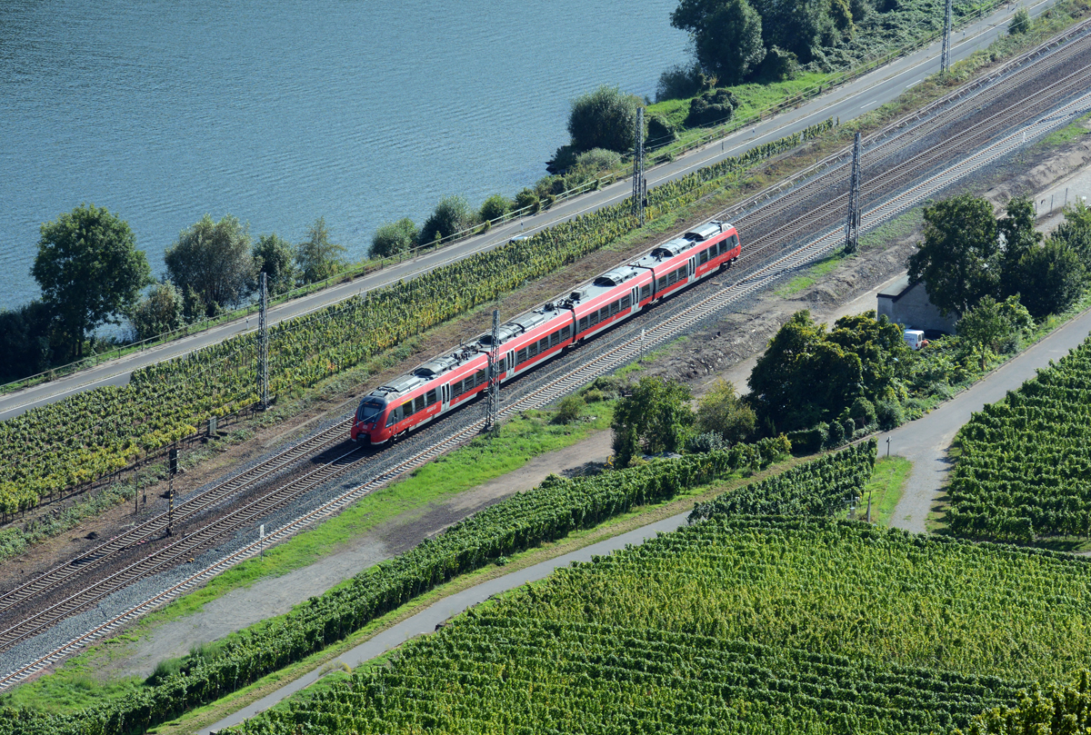 BR 442 von Koblenz nach Cochem im Moseltal bei Winningen - 17.09.2014
