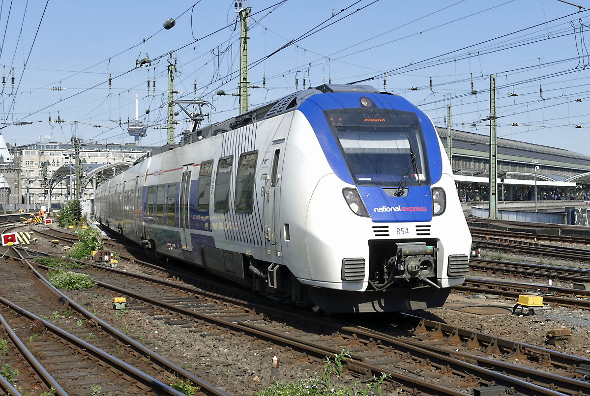 BR 442 National-Express Nr. 854 als RE7 nach Rheine, Ausfahrt Hbf Köln - 23.06.2019