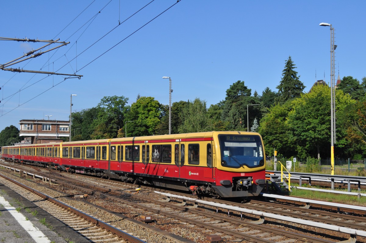 BR 481 der S-Bahn Berlin unterwegs auf der Linie S1 nach Schönholz. Aufgenommen am 11.08.2013 Berlin Wannsee. 