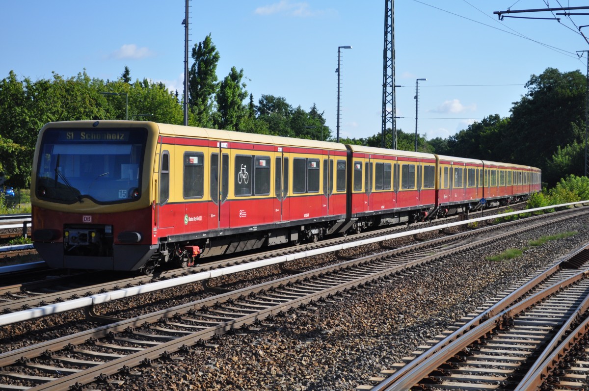 BR 481 der S-Bahn Berlin unterwegs auf der Linie S1 nach Schönholz. Aufgenommen am 11.08.2013 Berlin Wannsee. 