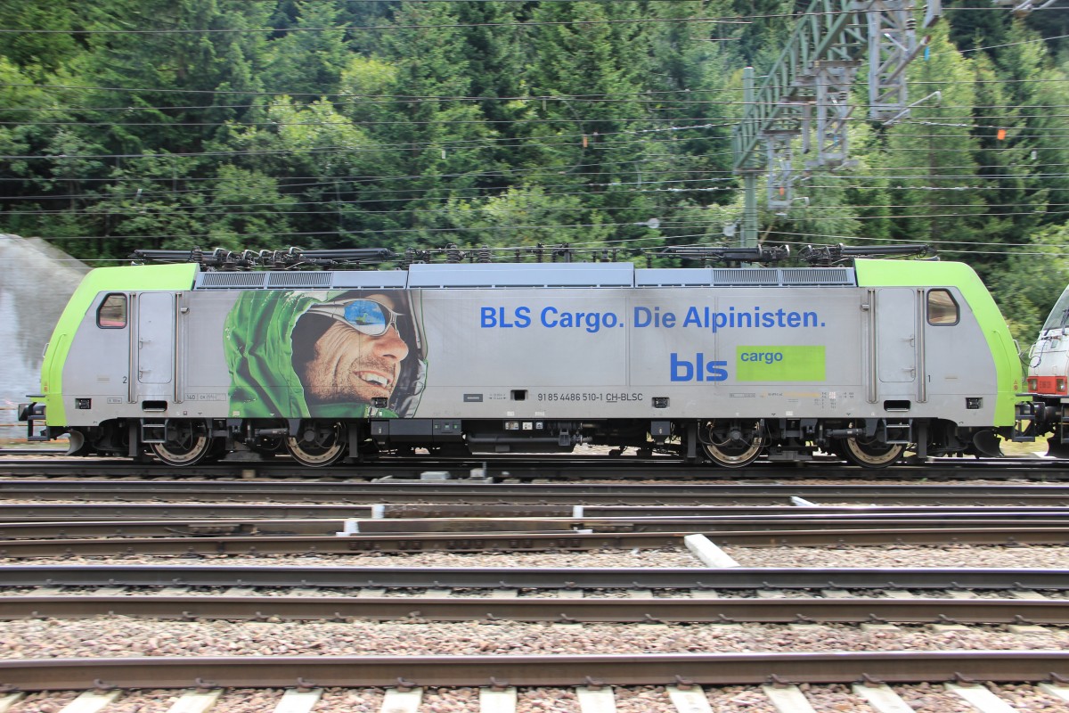 BR 486 510 im schweizer Alpinisten Design aufgenommen am Bahnhof Brenner/Brennero am 3.9.2014 