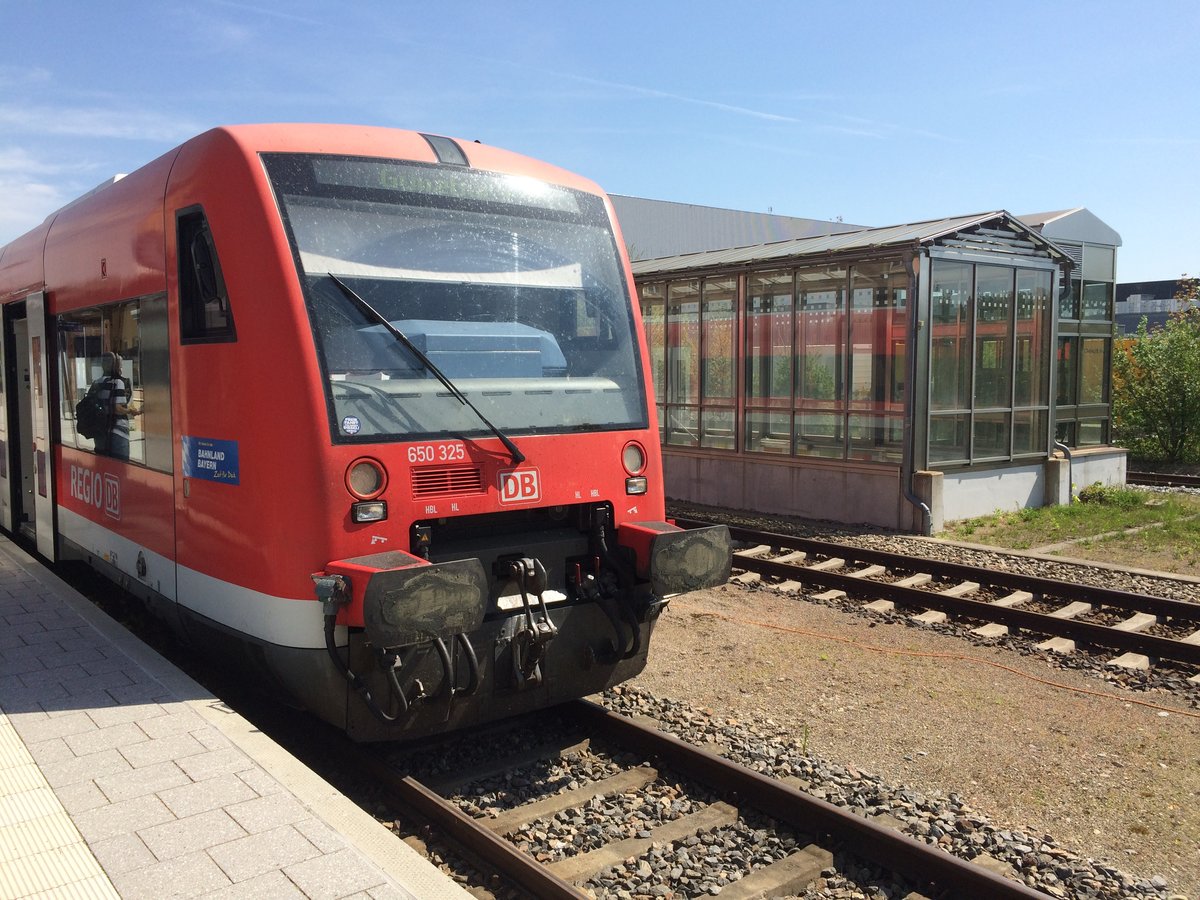 BR 650 325 Richtung Günzburg steht im Bahnhof Mindelheim