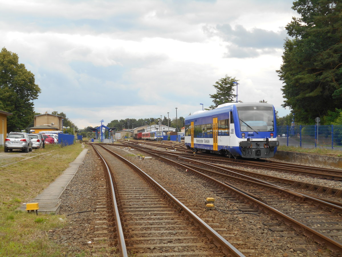 BR 650 VT 017 der NEB ist am 16.08.2016 im Bf Basdorf abgestellt. Vom Bü aus fotographiert