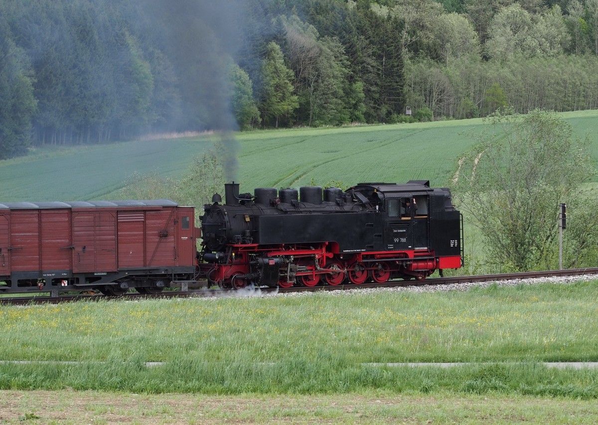 BR 99 788 in der Steigung bei Wennedach,in Fahrtrichtung Ochsenhausen am 11.5.2014  