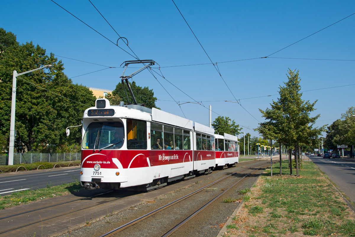 Braunschweig 

LHB GT6 7751 + 7771 als Linie 1 beim Stadion, 16.08.2018 
