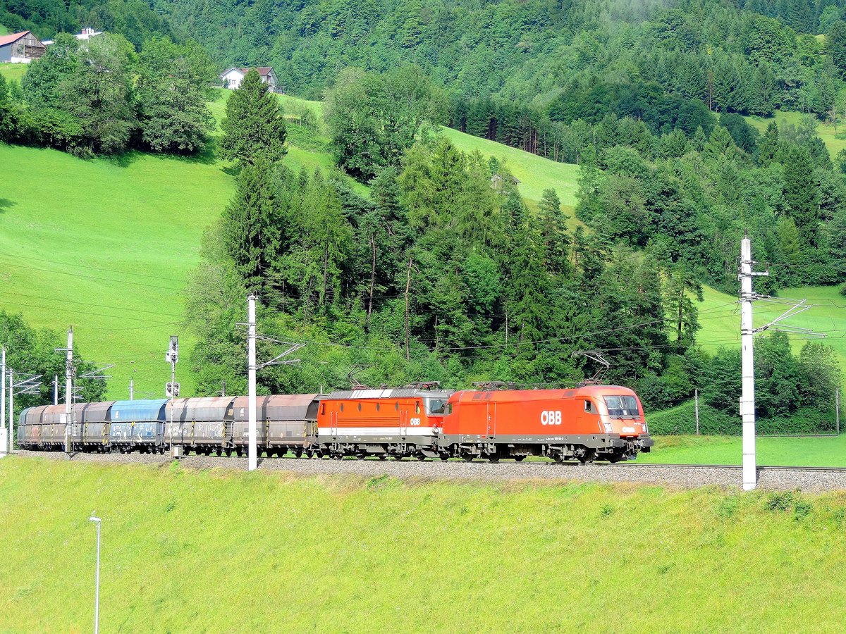 Braz 24/07/2017 : Doppeltpack von  1116 + 1144 mit einem Kohlezug im brazer Bogen.