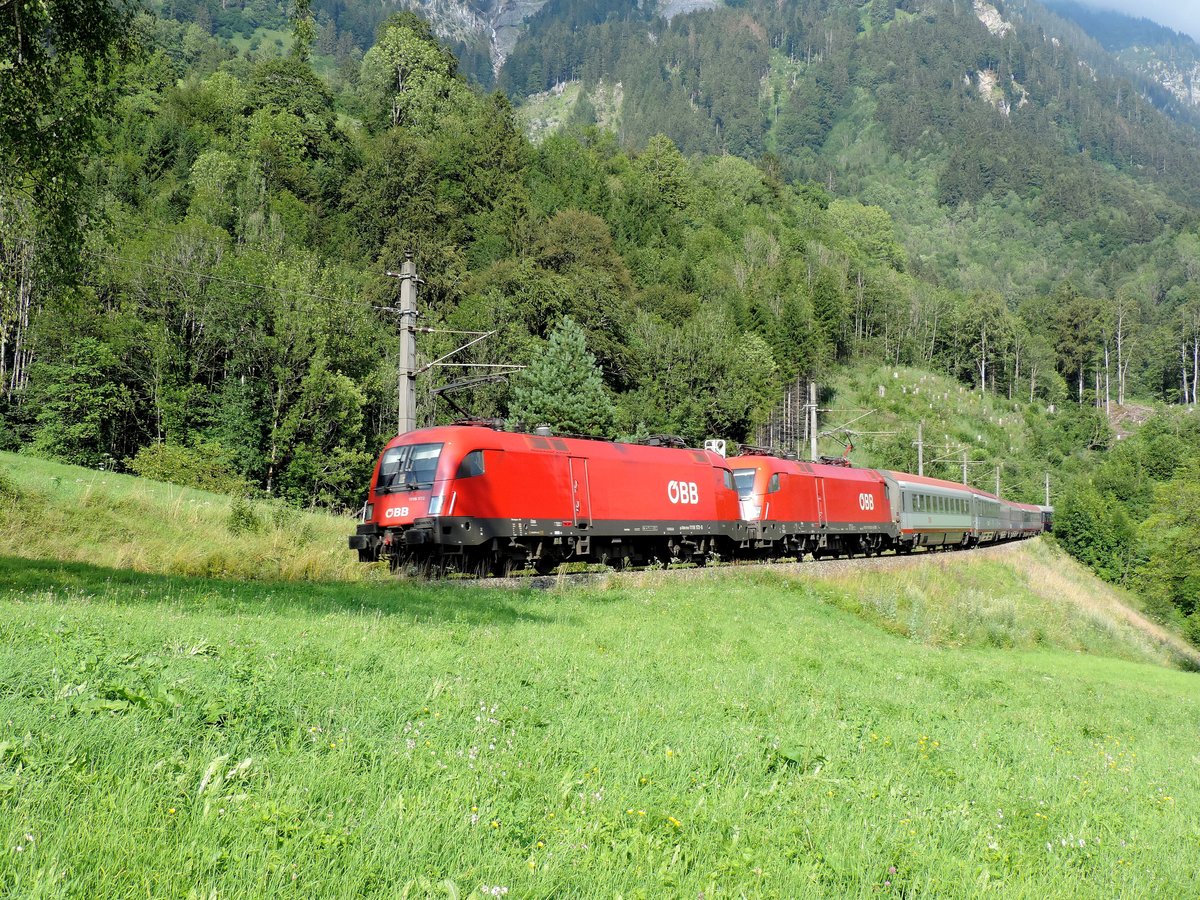 Braz - 29. Juli 2020 : 1116 172 mit Schwesterlok zieht den EC 164 Transalpin Graz - Zürich und wird bald Bludenz erreichen.