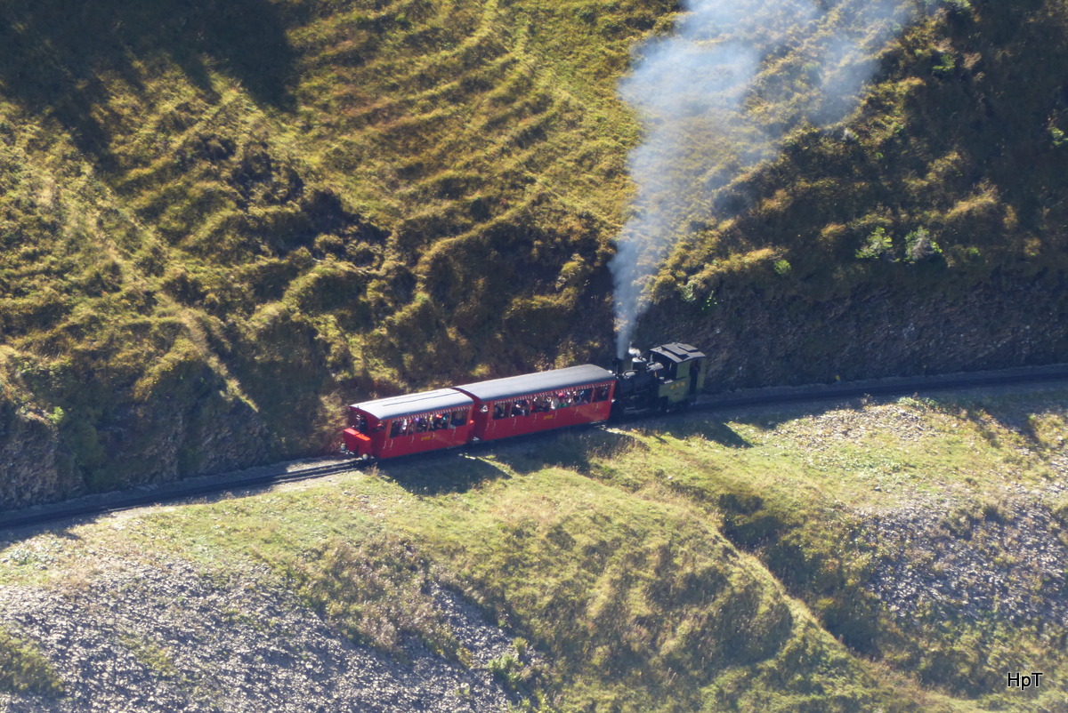 BRB - Dampfzug unterwegs auf das Brienzer Rothorn mit der Dampflok H 2/3  6 am 21.09.2015