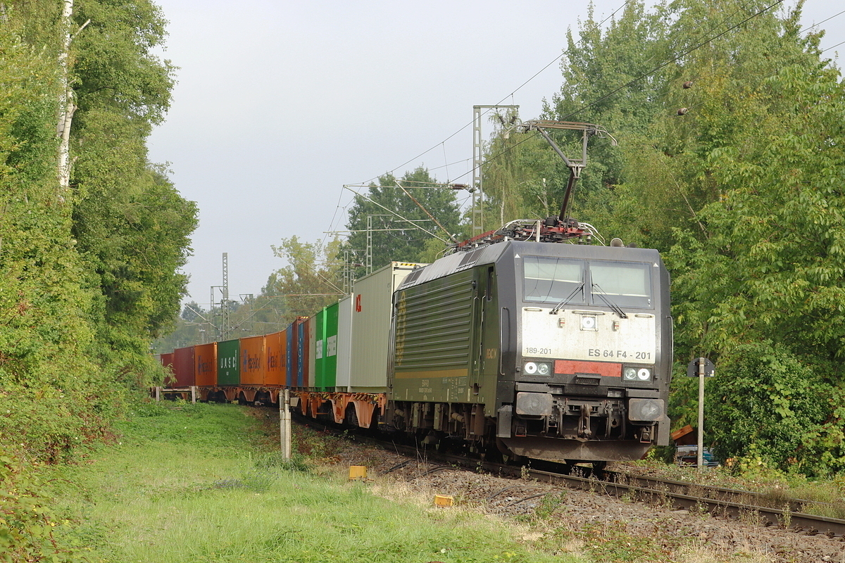 BRCE/DISPO ES 64 F4-201 (189 201) kommt mit einem Containerzug am B� Km 17,105 bei Kaldenkirchen vorbei 14.9.2026