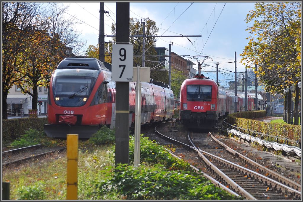 Bregenz Hafen mit S3 nach St,Margrethen 4024 034-3 und S1 Bach Bludenz mit schiebender 1016 007. (05.11.2013)