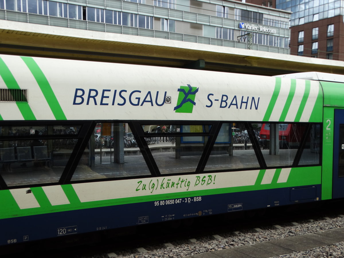 Breisgau S-Bahn Logo am 21.03.17 in Freiburg Hbf