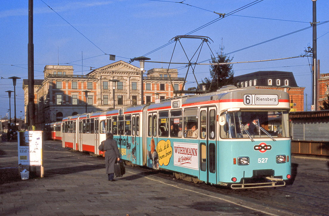 Bremen 527 + 727, Am Hauptbahnhof, 24.11.1990.
