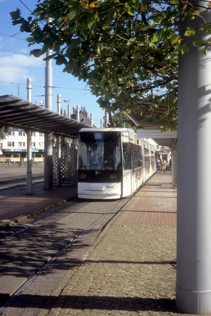 Bremen BSAG SL 3 (AEG-GT8N 3004) Gröpelingen am 10. Oktober 2004.