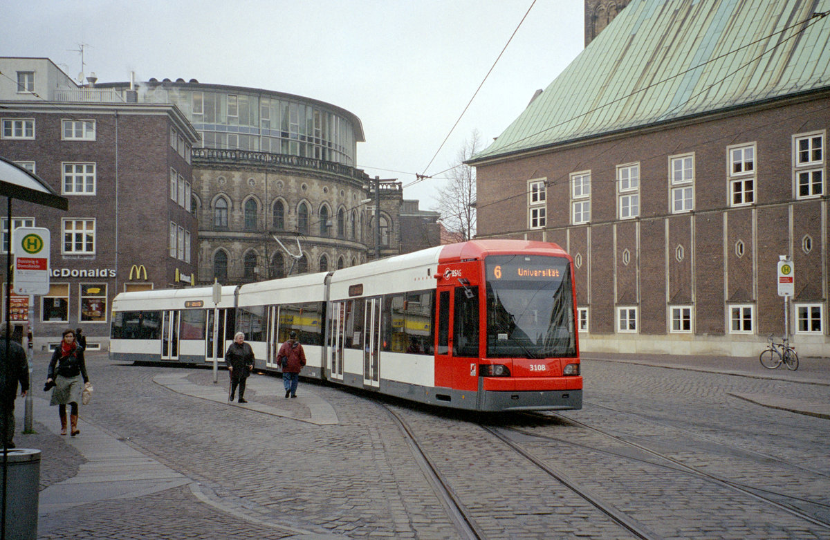 Bremen BSAG SL 6 (Bombardier GT8N-1 3108) Am Dom / Balgebrückstraße / Domsheide am 29. Dezember 2006. - Scan eines Farbnegativs. Film: Kodak GC 400-8. Kamera: Leica C2.