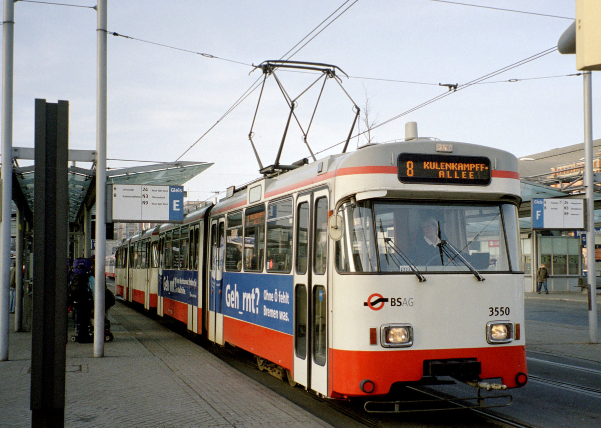 Bremen BSAG SL 8 (Wegmann GT4 3550) Bahnhofsplatz (Hst. Hauptbahnhof) am 29. Dezember 2006. - Film: Kodak Gold 200-6. Kamera: Leica C2.