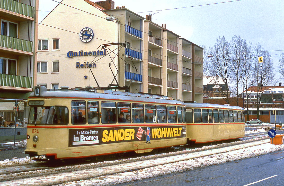 Bremen Tw 824 mit Bw 922 am Doventorsteinweg, 05.01.1987.
