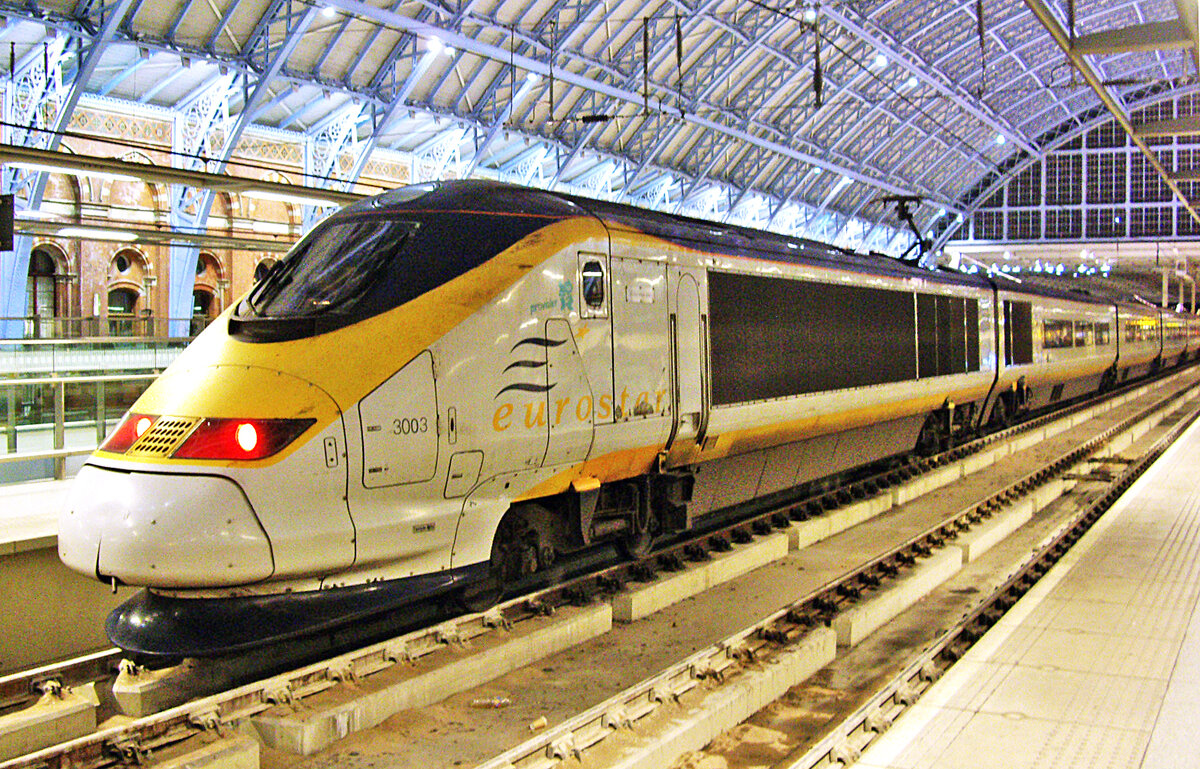 British Rail 373003 Eurostar 3003 (TGV TMST), London St Pancras, 29.11.2010.