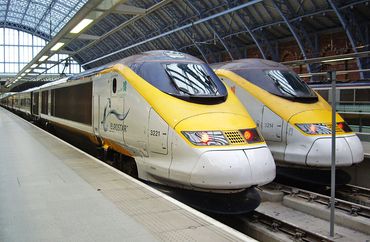 British Rail 373221 Eurostar 3221 nnd British Rail 373214 Eurostar 3214 (TGV TMST), London St Pancras, 30.10.2011.