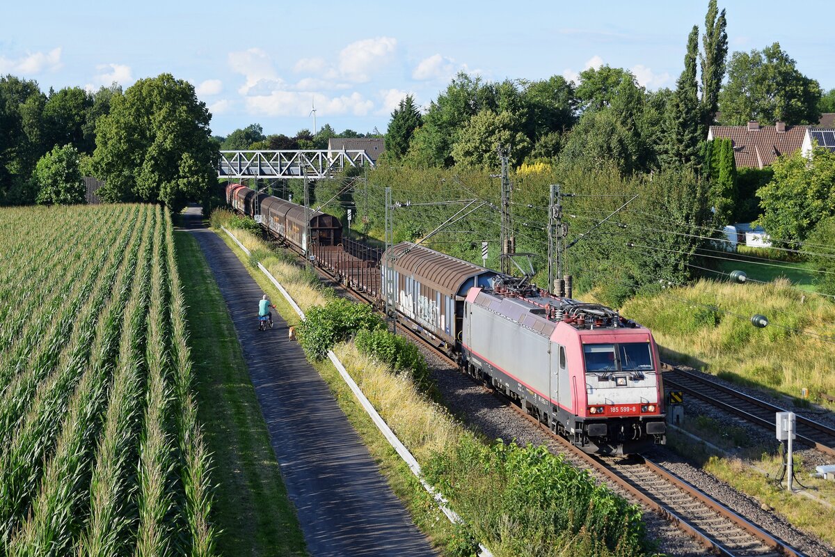 BRLL 185 599, vermietet an HSL Logistik, mit Saarrailzug DGS 69471 Brake (Weser) - Neunkirchen (Saar) Hbf (Bohmte,02.08.2021).