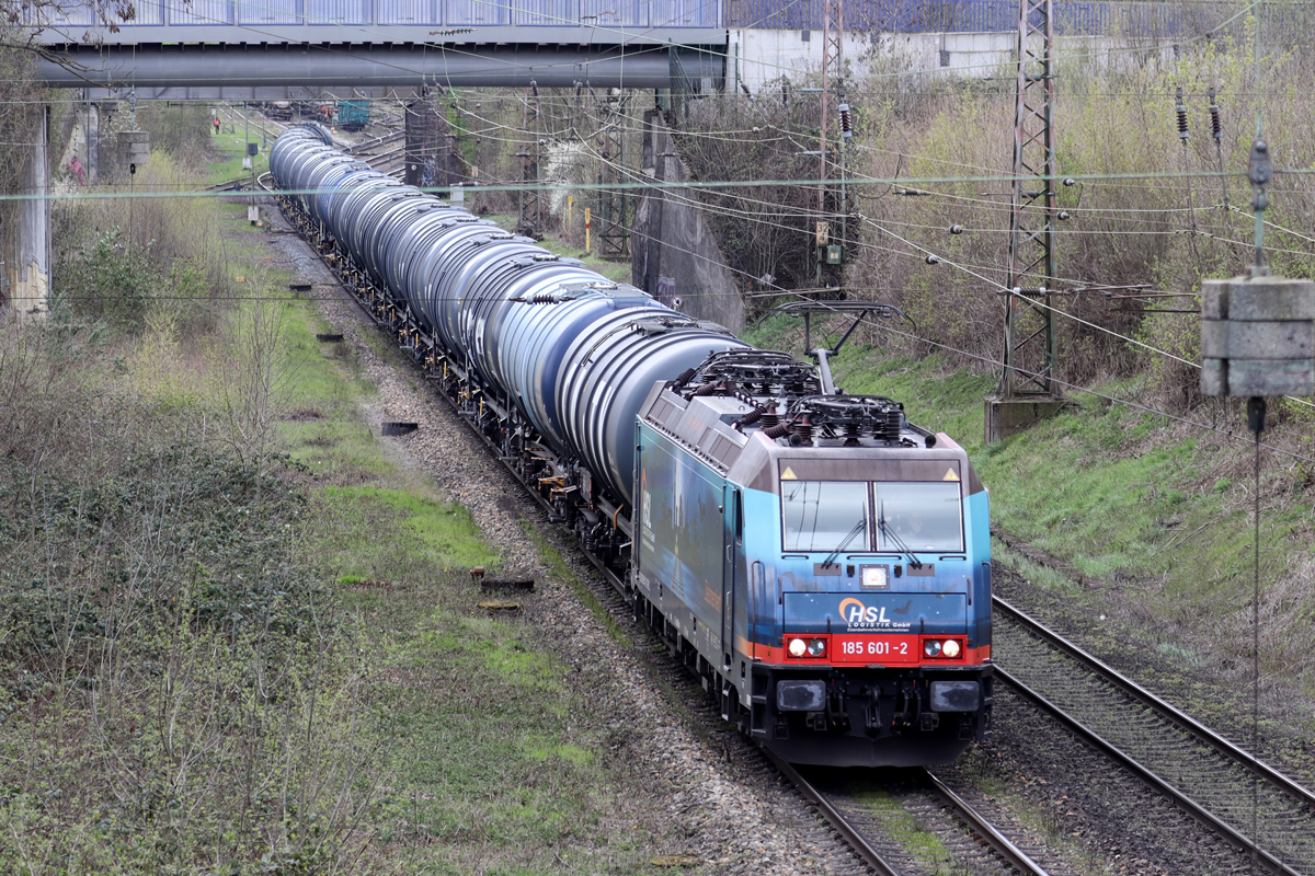 BRLL 185 601-2 in Diensten von HSL auf der Hamm-Osterfelder Strecke in Recklinghausen 14.4.2023