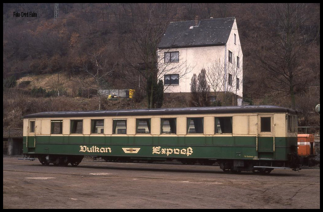 Brohl 10.3.1993: Personenwagen des Vulkan Express