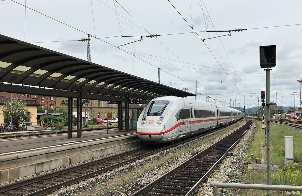 Brot-und-Butter-Ware stand auf dem Plan am 10.6.2019. So fuhr dieser ICE4 in Bamberg ein, um nach dem Zustieg weiterer Fahrgäste seine weitere Reise über die VDE8.1 fortzusetzen.